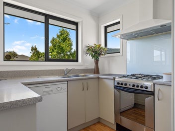 Sunny, Easy-Care Living at the End of a Cul-de-Sac