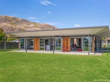 Contemporary Living with Stunning Lake Views