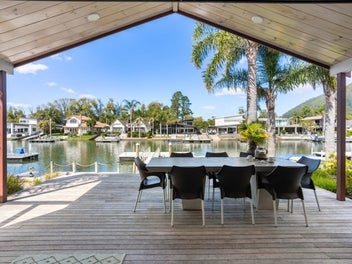 Beautiful canal-front Lockwood!