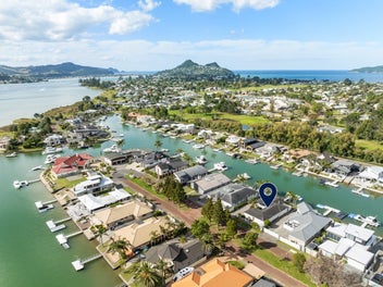 Relaxed waterfront elegance