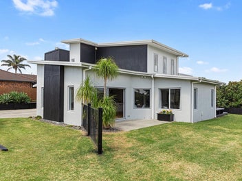 Room for the Boat, Camper & More on 888sqm