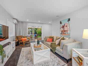 Single Level Central Takapuna Stunner!