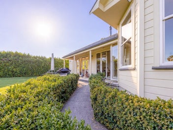 A private hilltop haven at Pourerere Beach