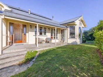 A private hilltop haven at Pourerere Beach