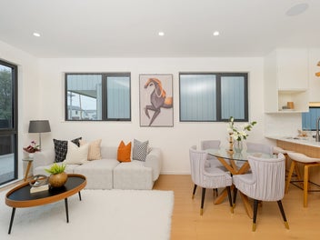 Standalone Living in a Prime Peninsula Location