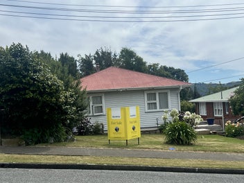 AUCTION - 3 BEDROOM HOME