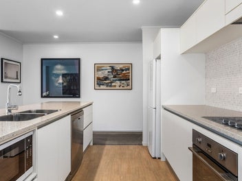 Stylish Downtown Living & So Convenient