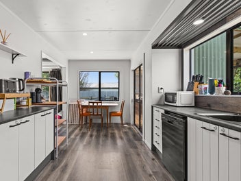 Simple Sunny Living - Must Be Sold