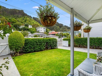 PICTURE-PERFECT COTTAGE - TIMELESS STREET APPEAL