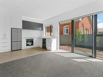 Easy-care & great location & ready now