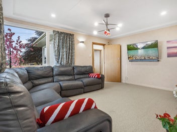 Warm, Sunny & Sea Views!