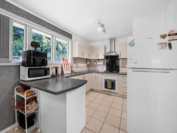 Tidy 3-bedroom, 1-bath family home !