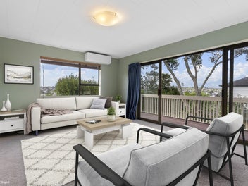 BEACHSIDE POTENTIAL IN A TOP SCHOOL ZONE