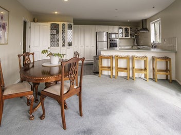 Hillside Living Capturing City Views