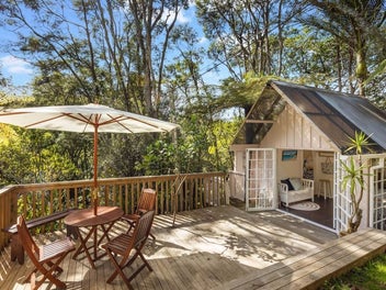 Bush Calm & Creative Spaces in Titirangi