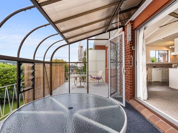 FIRST TIME ON THE MARKET - MUCH-LOVED FAMILY HOME!