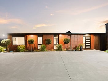 Country Living, Stylish Home