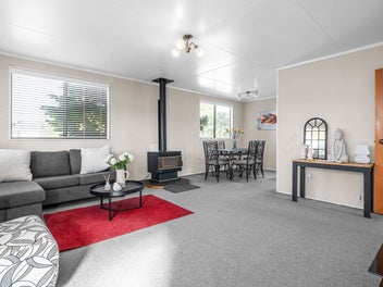 Family Sized Section, Quiet Cul-De-Sac Living!