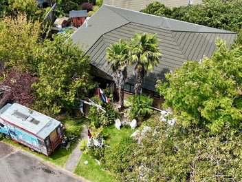 21 Bell Common Close