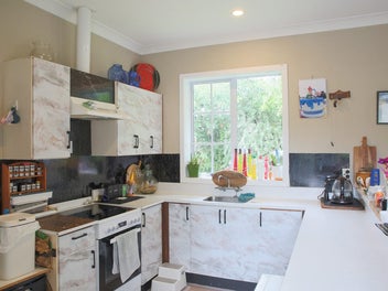 Affordable Lifestyle Living Close to Town!