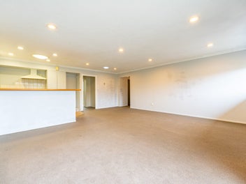 Simple Living, Great Location