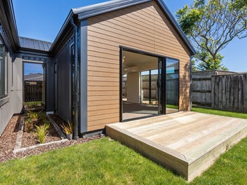 BRAND NEW, MODERN, EFFORTLESS