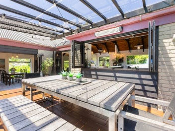 YOUR ULTIMATE LIFESTYLE DREAM PACKAGE