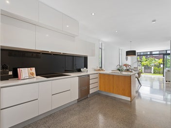 ARCHITECTURAL CORNER IN SUNDERLAND PRECINCT