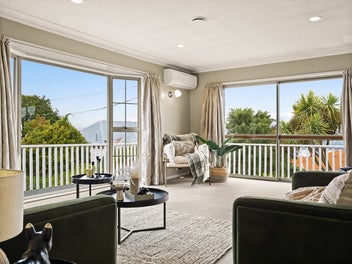 Spacious, Low-Maintenance Living in Roslyn