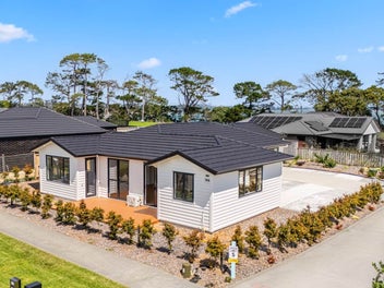 Brand New Modern Living in Glenbrook