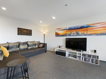 Freehold Front-Row Harbour Living