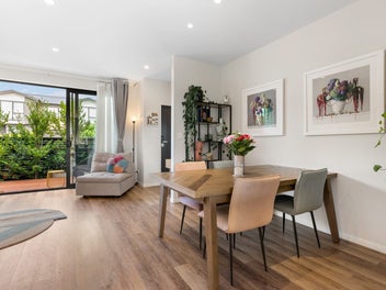 Large living - 1.5 garage - ample storage!