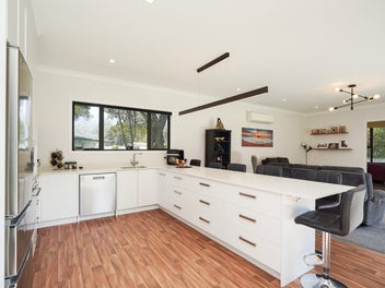 Peaceful, Renovated Living in Heart of Otatara!