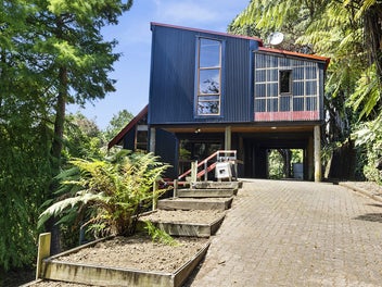 CITY TREEHOUSE LIVING