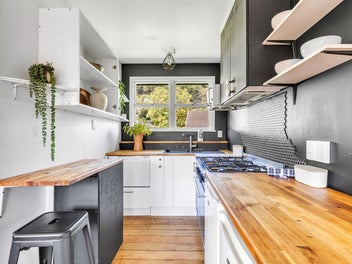 Parkside Position with City Convenience