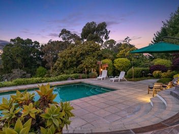 Large land - Large home - Only 5 minutes to Albany