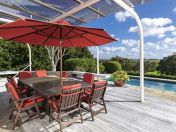 Large land - Large home - Only 5 minutes to Albany