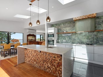 Above the Tides at Titirangi