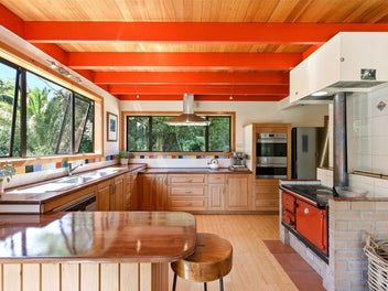 Vibrant Country House with Big Sheds