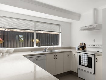 Sunny, Peaceful Cul-de-Sac Living