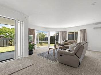 Sunny, Peaceful Cul-de-Sac Living