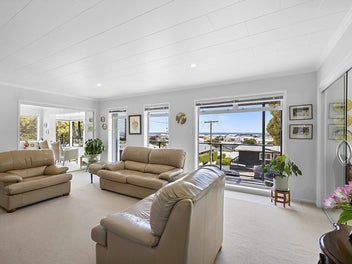 CITY EASE WITH VIEWS