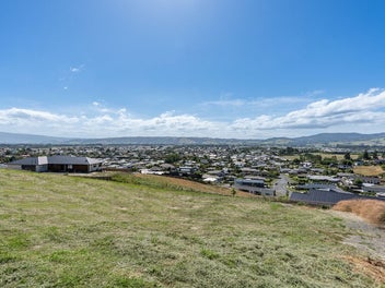 Image 1 of 7