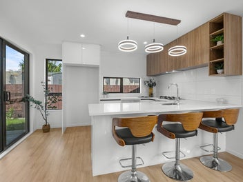 Brand New Modern Home Simply Move In