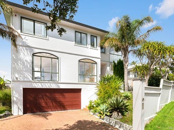 Corner Project with Sea View