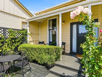 Renovated, private and garden lover’s dream