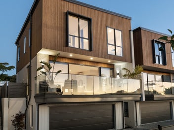 Standalone Luxury Beside Mt Eden Village – DGZ