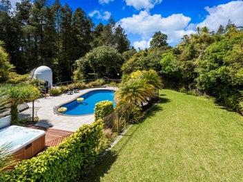 Private Family Estate – On Over An Acre