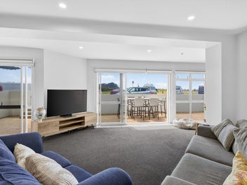 Front-Row Living on Marine Parade
