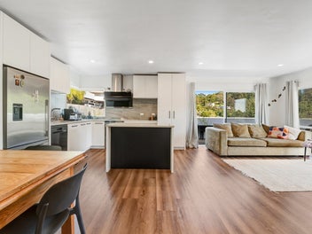 Holiday Living All Year Round – Elevated & Sunny